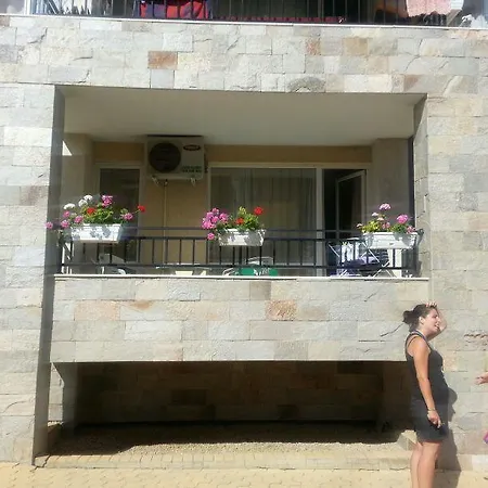 Hills-tim's Apartman Napospart